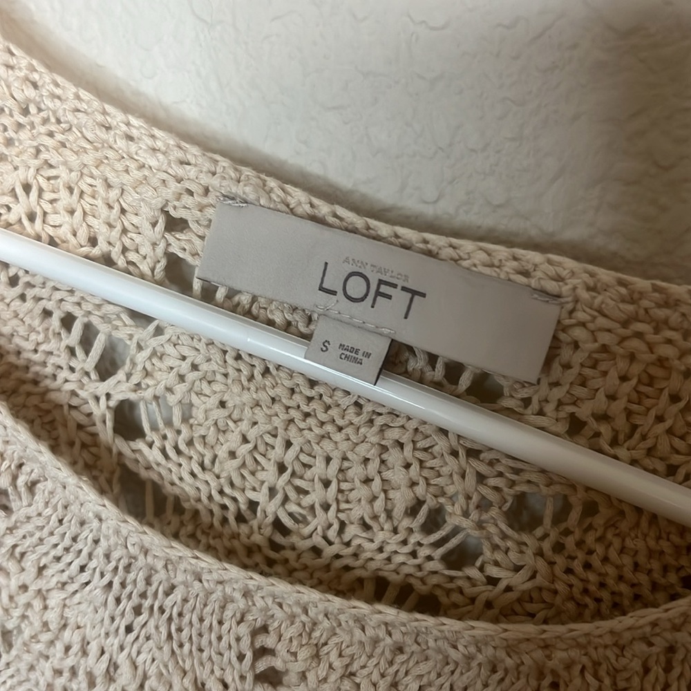 Ann Taylor Loft cream color knit sweater size small - Picture 3 of 3
